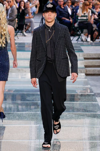 Look 50